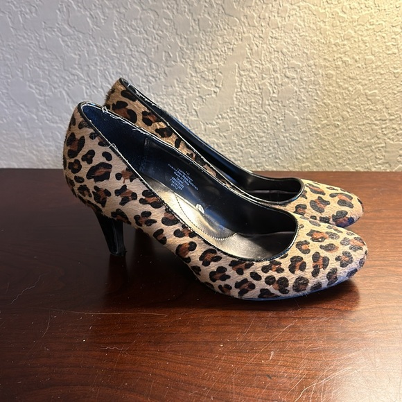 Target Merona brand faux fur leopard print heels size 10 2.5 inch heel - Picture 2 of 5